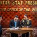 Kepala Kantor Staf Kepresidenan (KSP), Jenderal Pol Listyo Sigit Prabowo serah terima dengan Jenderal TNI (purn) Dudung Abdurachman