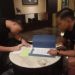 Penandatanganan kesepakatan investasi antara warga Kendari berinisial MR dan rekannya RR yang berujung laporan polisi atas dugaan penggelapan dana ratusan juta rupiah terkait suplai kayu ke Morowali. (Foto: Istimewa)