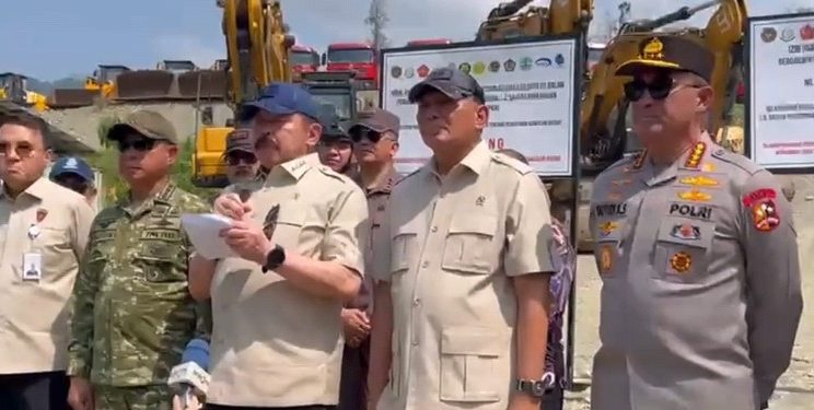 Menhan RI Sjafrie Sjamsoeddin bersama Jaksa Agung Sanitiar Burhanuddin, Panglima TNI Jenderal TNI Agus Subiyanto dan Kapolri Jenderal Polisi Suyudi Ario Seto