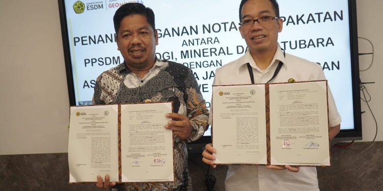 Penandatanganan kerja sama Asosiasi IUJP Konawe Utara dengan PPSDM Geominerba