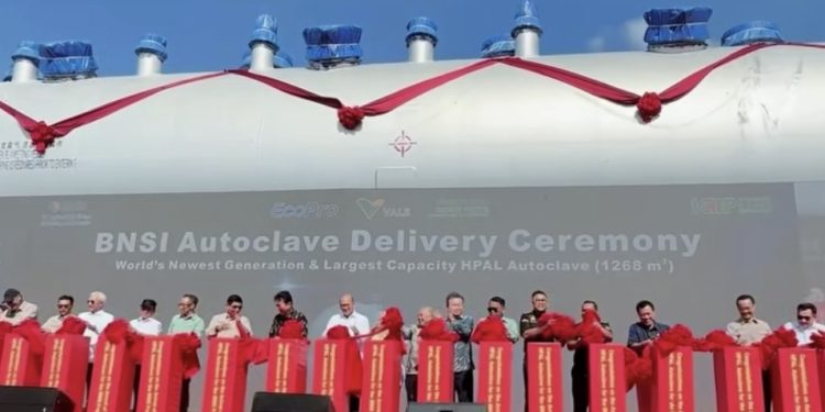 Peresmian autoclave PT IGIP Morowali yang dihadiri Menteri Investasi Indonesia merangkap Kepala Badan Koordinasi Penanaman Modal, Rosan Perkasa Roeslani; Wakil Gubernur Sulawesi Tengah, Reny Arniwaty Lamadjido; Bupati Morowali, Iksan Baharudin Abd Rauf; CEO PT International Green Industrial Park (IGIP) sekaligus Chairman dari GEM Co., Ltd, Prof. Xu Kaihua; dan sejumlah pejabat tinggi.