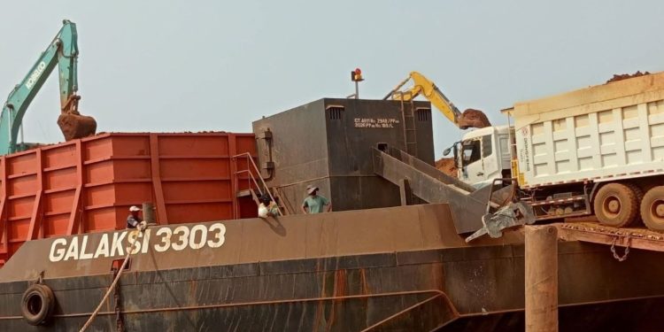 HMI Kolaka Soroti Legalitas Angkutan Ore Nikel di Jetty PT AMI