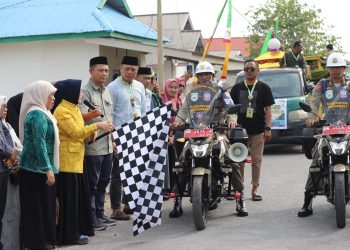 Wakil Bupati Morowali, Iriane Iliyas, melepas barisan peserta Pawai Taaruf Musabaqah Tilawatil Qur’an dan Hadis (MTQH) ke-XVI tingkat Kabupaten Morowali