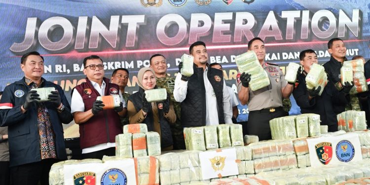 Penyelundupan narkotika jenis ketamin seberat sekitar 1,16 ton di perairan Selat Malaka.